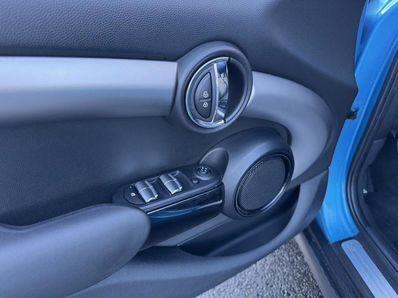 Mini Cooper 3ème génération 5 portes 1ère main Française Pack Chili