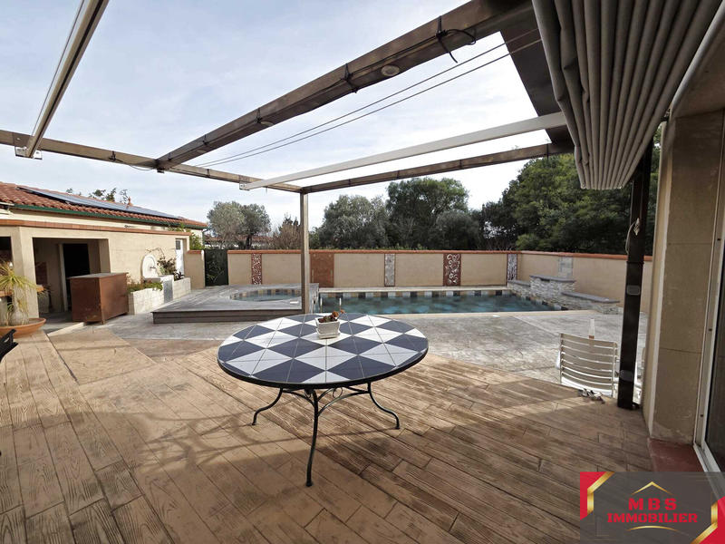 Propriété - 202 m² - 5 pièces