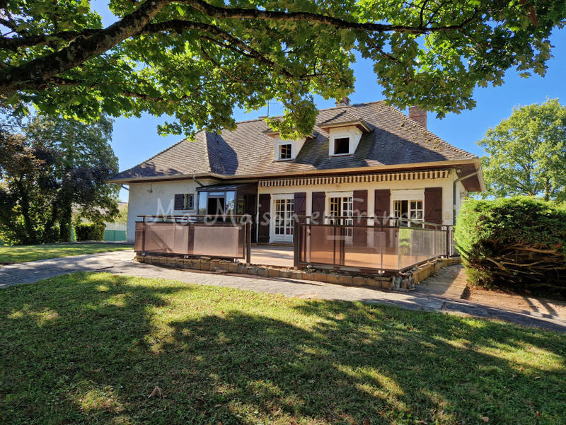 Maison - 225 m² - 11 pièces