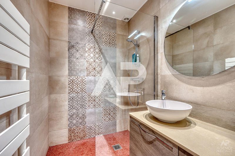 Maison - 225 m² - 6 pièces