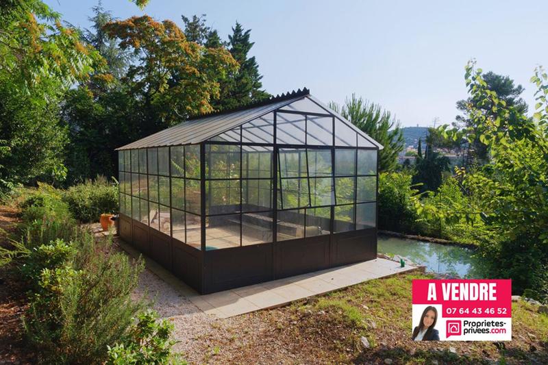 Demeure - 235 m² - 6 pièces