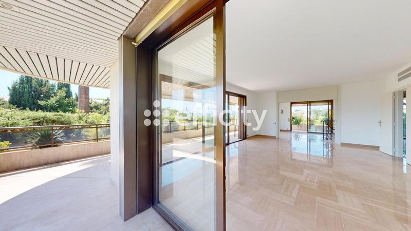 Appartement - 270 m² - 7 pièces