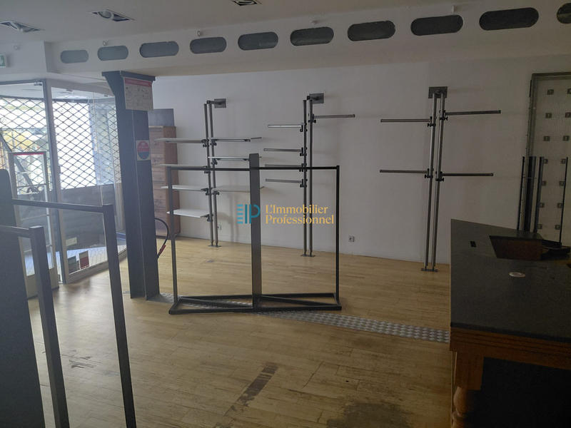 Local commercial - 174 m² - 6 pièces