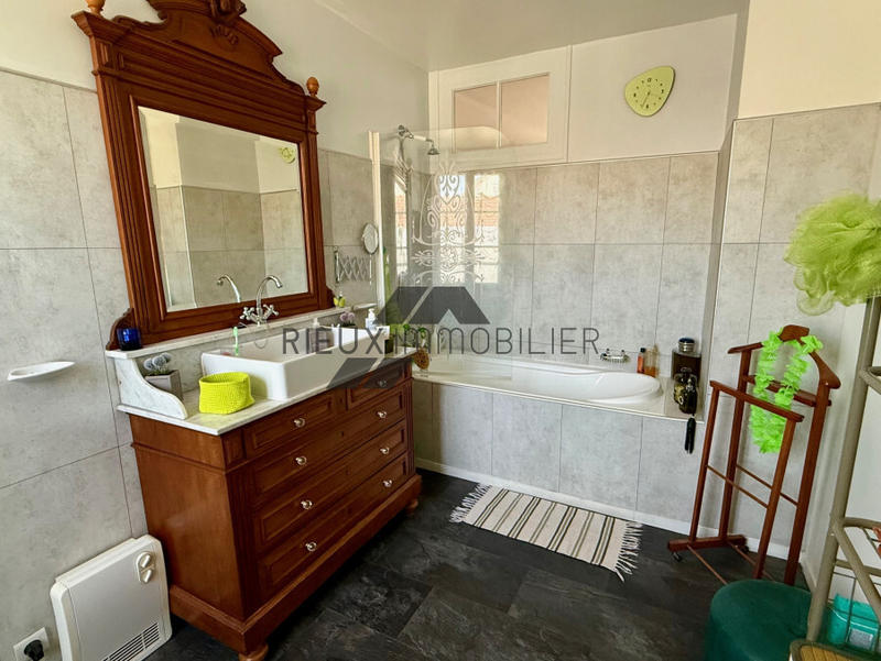 Propriété - 142 m² - 4 pièces