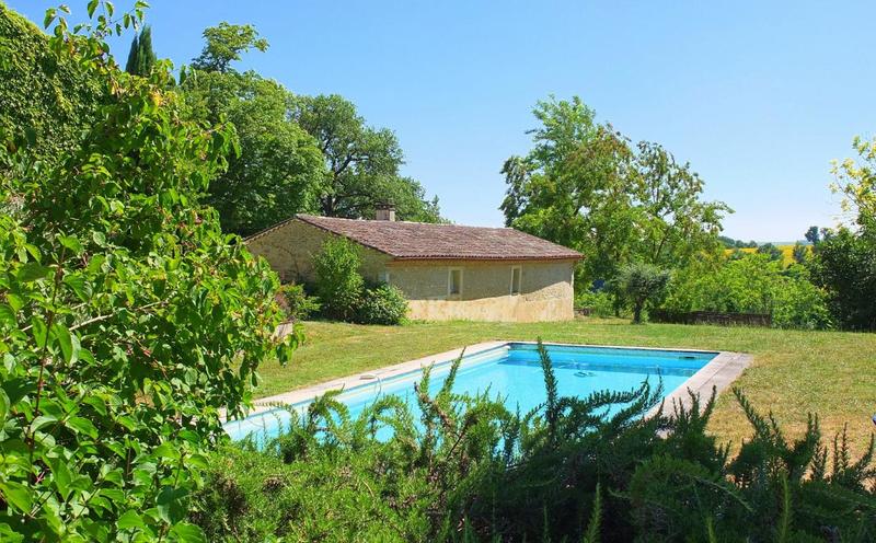 Maison - 1 122 m² - 22 pièces