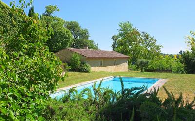 Maison - 1 122 m² - 22 pièces