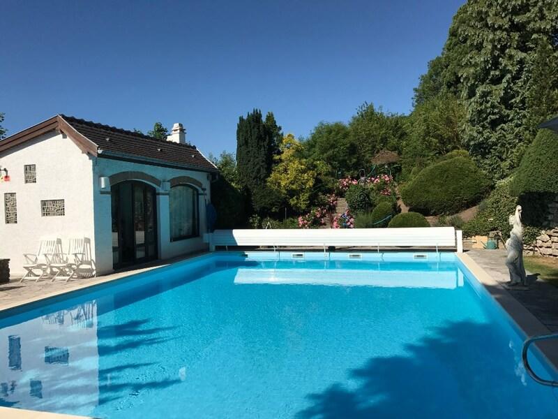 Maison - 742 m² - 32 pièces