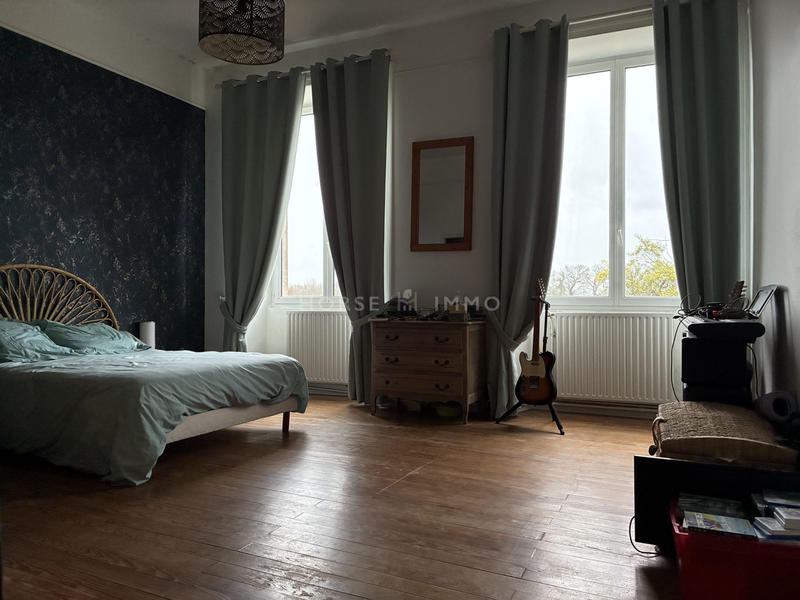 Maison - 240 m² - 6 pièces