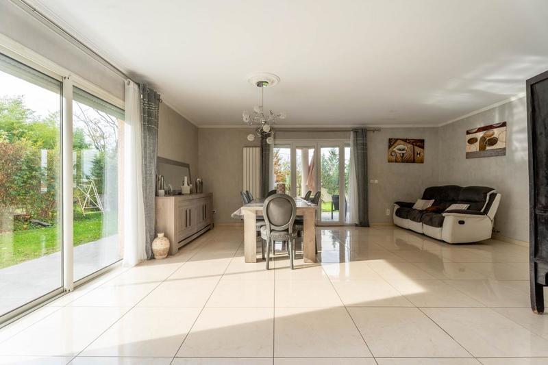 Maison - 210 m² - 8 pièces