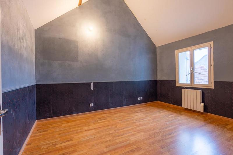 Maison - 99 m² - 5 pièces