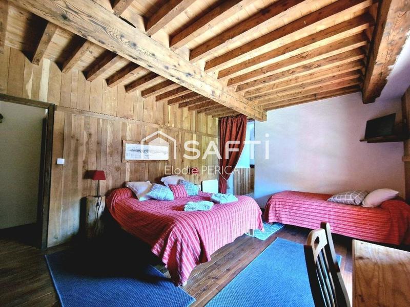 Maison - 280 m² - 9 pièces