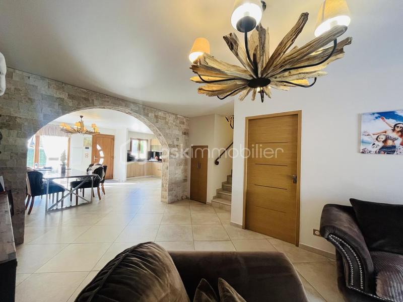 Maison - 181 m² - 6 pièces