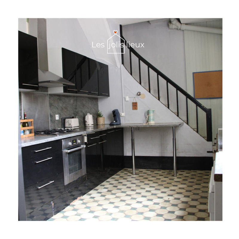 Demeure - 280 m² - 13 pièces