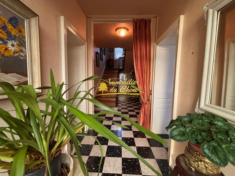 Maison - 255 m² - 10 pièces