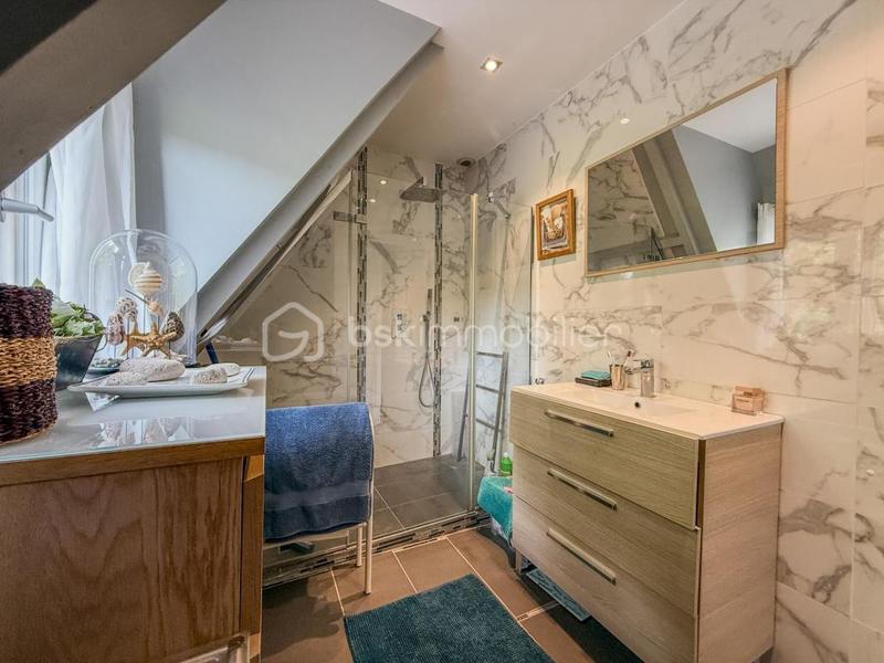 Propriété - 167 m² - 6 pièces