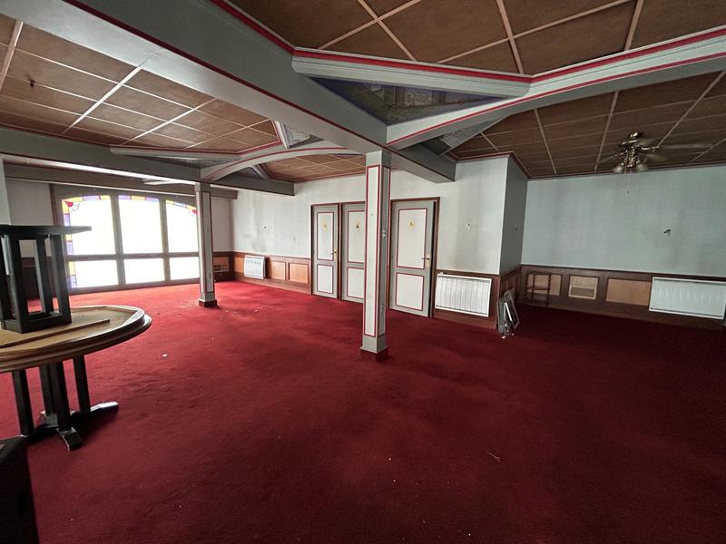 Local commercial - 242 m²