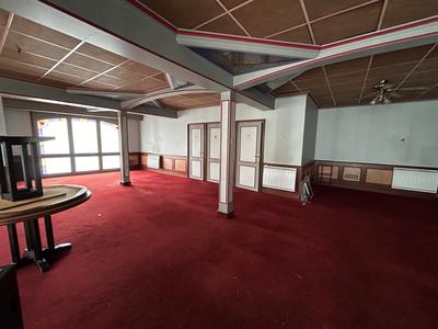Local commercial - 242 m²