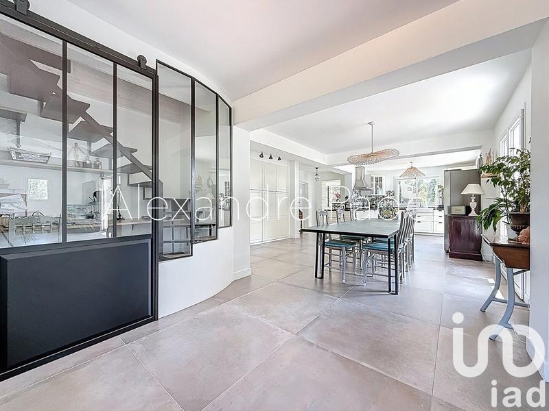 Maison - 270 m² - 10 pièces