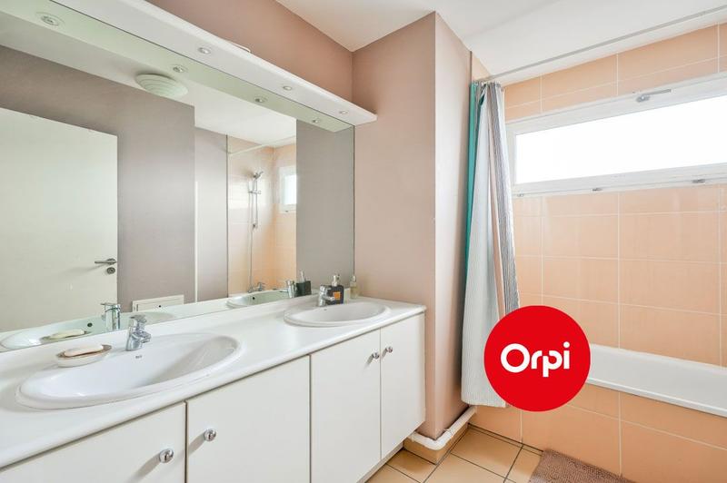 Appartement - 102 m² - 5 pièces