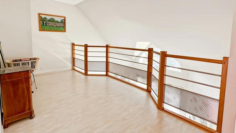 Maison - 202 m² - 9 pièces