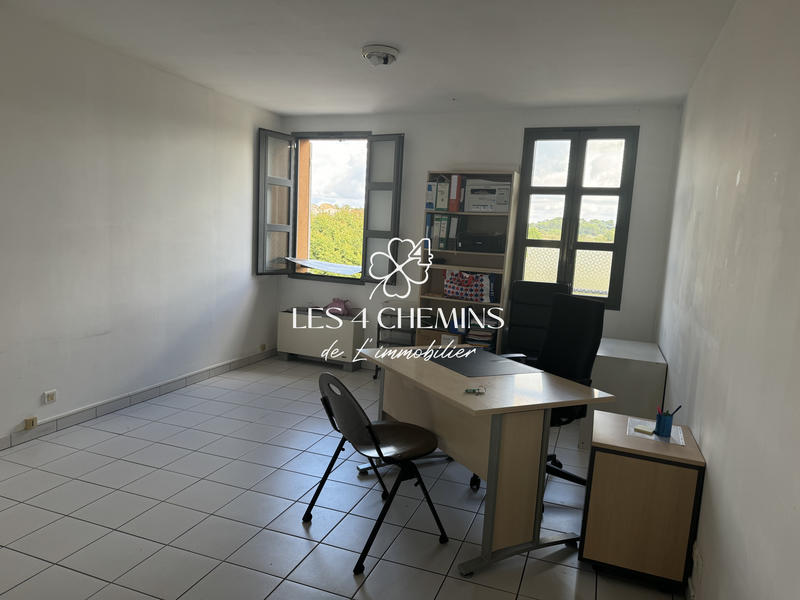 Local commercial - 77 m² - 4 pièces