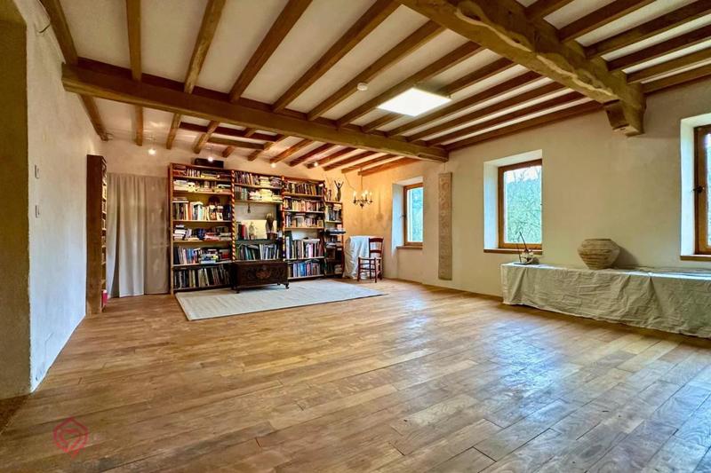 Propriété - 253 m² - 5 pièces