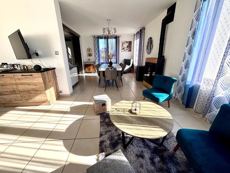 Maison - 220 m² - 8 pièces