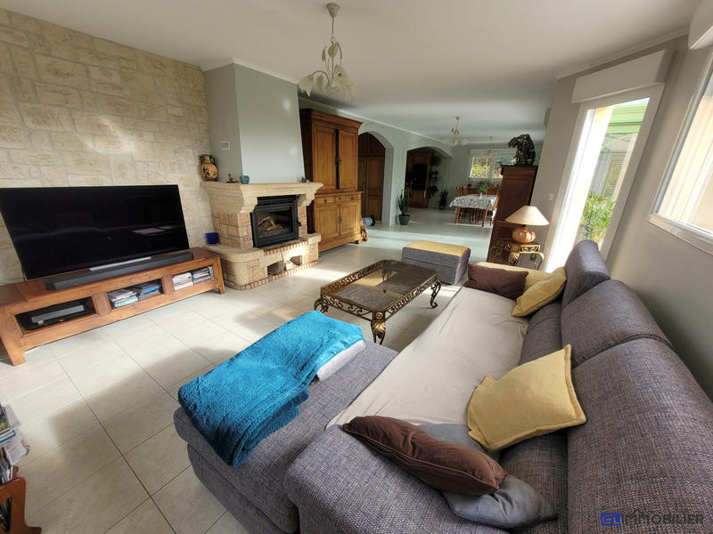 Maison - 201 m² - 7 pièces