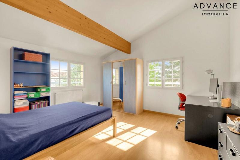 Maison - 333 m² - 8 pièces