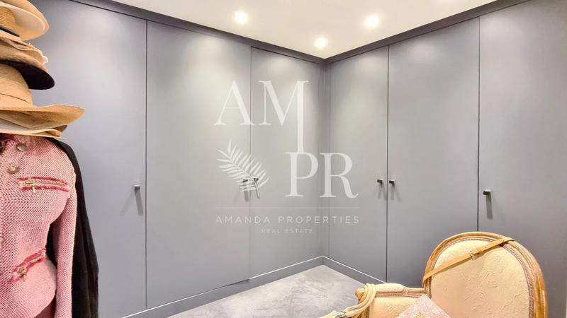 Propriété - 525 m² - 8 pièces