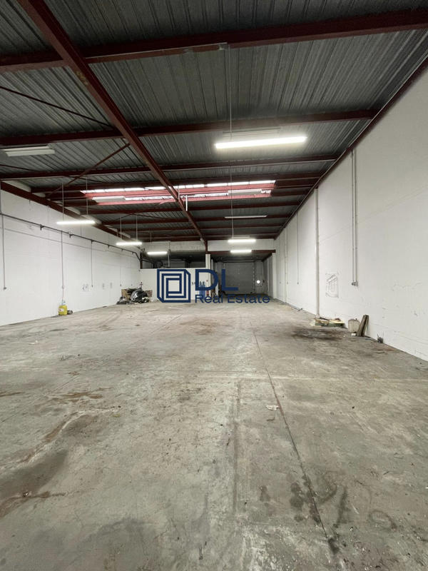 Entrepôt - 592 m²