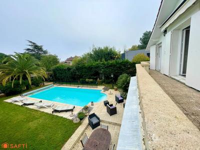 Maison - 200 m² - 6 pièces