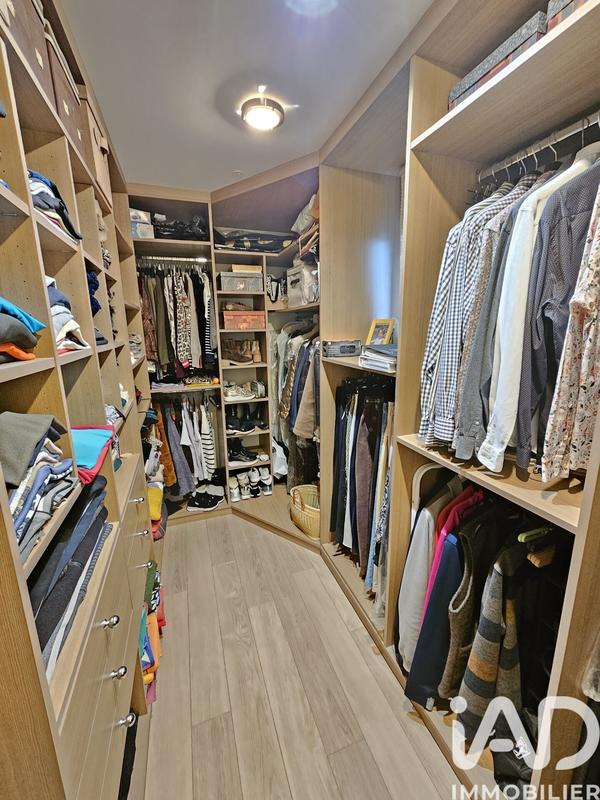 Maison - 215 m² - 7 pièces