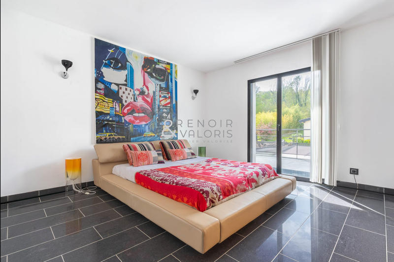 Maison contemporaine - 370 m² - 7 pièces