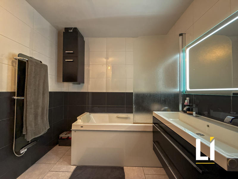 Appartement - 98 m² - 4 pièces