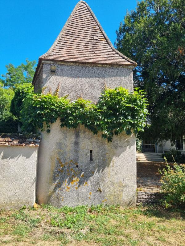 Propriété - 316 m² - 9 pièces