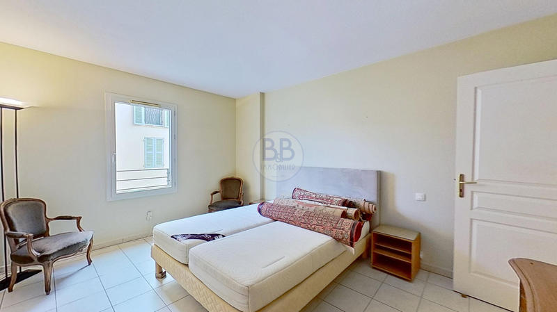 Appartement - 90 m² - 4 pièces