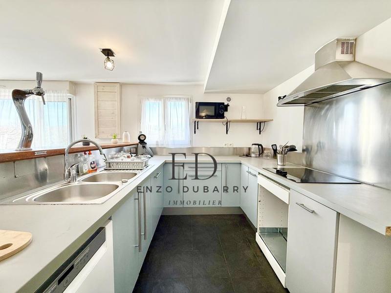 Maison - 230 m² - 8 pièces