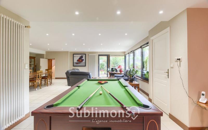 Maison traditionnelle - 230 m² - 7 pièces