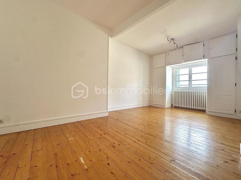 Maison - 241 m² - 10 pièces