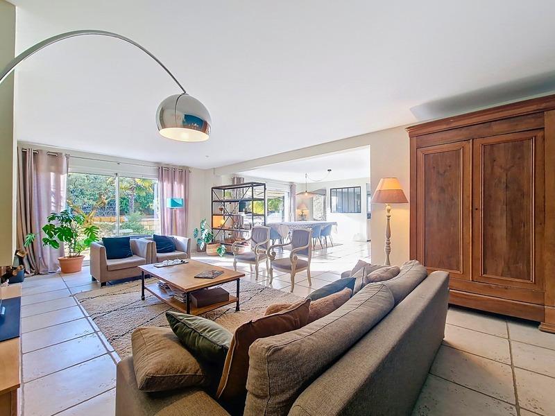 Maison - 310 m² - 8 pièces