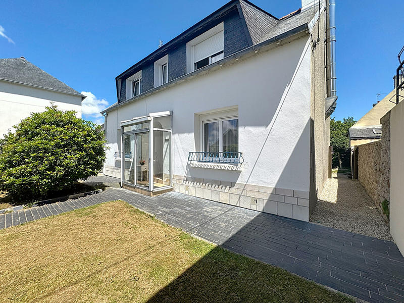 Maison - 110 m² - 8 pièces