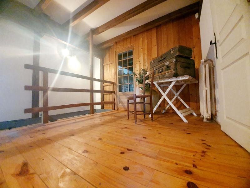 Maison - 220 m² - 9 pièces