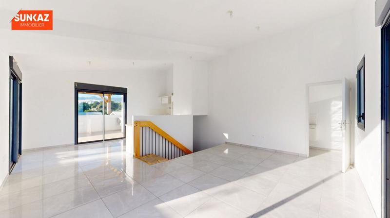 Appartement - 98 m² - 4 pièces