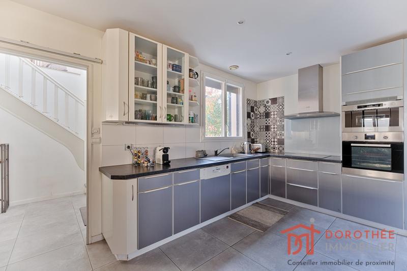 Maison - 227 m² - 8 pièces