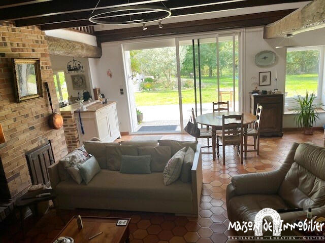 Maison - 185 m² - 7 pièces