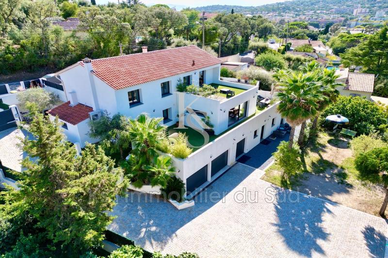 Villa - 297 m² - 9 pièces