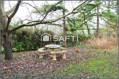 Maison - 220 m² - 8 pièces