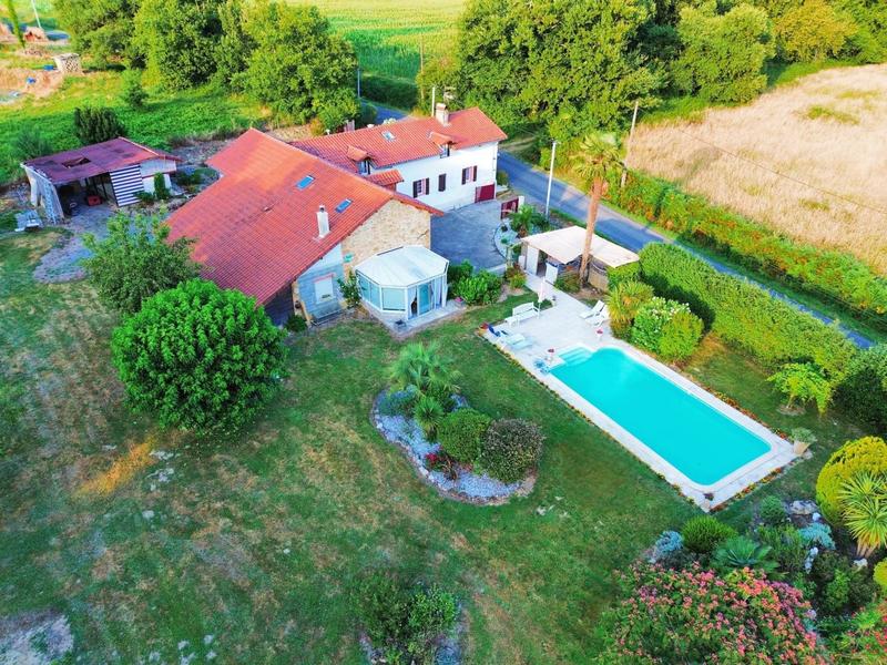 Maison - 270 m² - 16 pièces