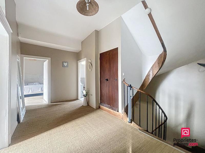 Maison - 185 m² - 7 pièces